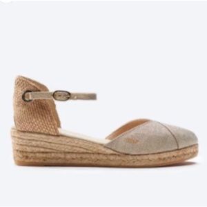 VISCATA size 39EU or 8.5 Gold /tan Metallic wedge sandals with strap